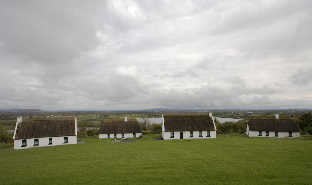 Corofin Lake Cottages חדר תמונה